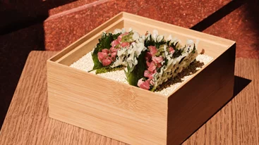 Τι γεύση έχει μια κουζίνα με ελληνική γεύση, γαλλικές βάσεις και ιαπωνικές επιρροές;