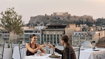 Olive Garden Rooftop Bar & Restaurant: Η Αθήνα στα πόδια σας, με νέο μενού, συνοδεία πιάνου και μαγευτική θέα!