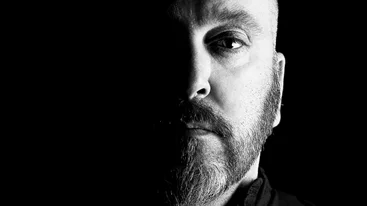 Γιώργος Αλκαίος: "Το θέατρο ήρθε όταν δεν είχα πια ανάγκη να αποδείξω κάτι, αλλά να πω κάτι"