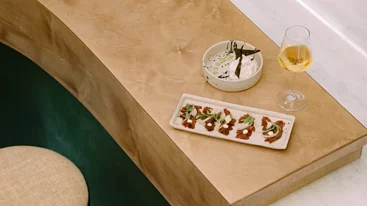 Στο 'Fellos' για κρασί, spritz και μικρά πιάτα