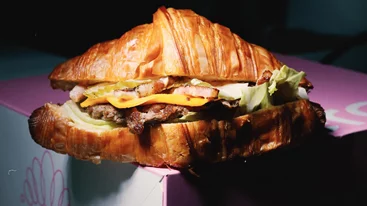 To 'World x11' στήνει ένα επικό "περίπου" brunch μαζί με το 'Overoll'