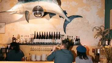 Ένα από τα πιο εμβληματικά wine bars του κόσμου έρχεται στην Αθήνα για τα δεύτερα γενέθλια του Pharaoh