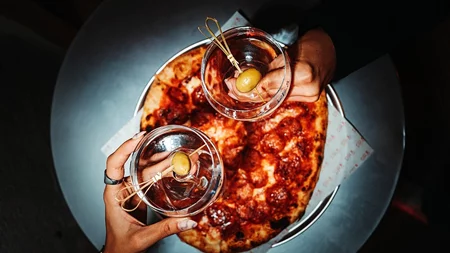 H Αθήνα τρώει πια πίτσα με τρόπο διαφορετικό