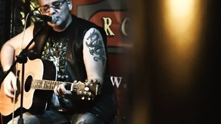 Ο Λεωνίδας Παφιλιάρης κυκλοφορεί δύο άλμπουμ μαζί