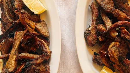 Μήπως αυτά είναι τα καλύτερα παϊδάκια της Αθήνας;