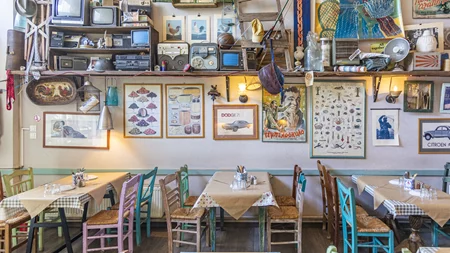 Λαϊκή αρχοντιά και τροφαντοί κεφτέδες στην Πεύκη