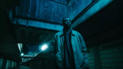 Ο Alfa Mist αφήνει τις τζαζ σκηνές του Λονδίνου για ένα ατμοσφαιρικό live στην Αθήνα