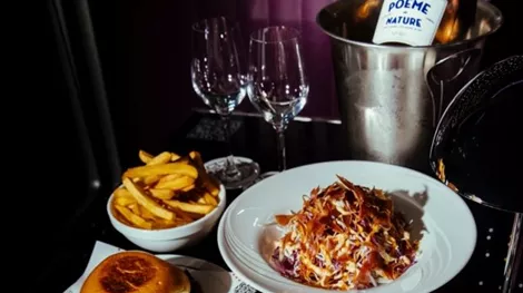 Love on the Dancefloor: Ο Άγιος Βαλεντίνος γίνεται disco εμπειρία στο Burger Disco Club