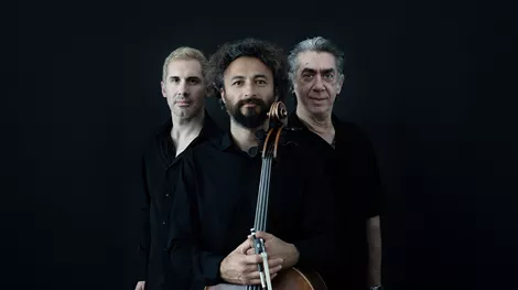 Λουκής Λάρας: Η συγκλονιστική ιστορία της Σφαγής της Χίου σε μια μουσική αφήγηση στο Θέατρο Ολύμπια