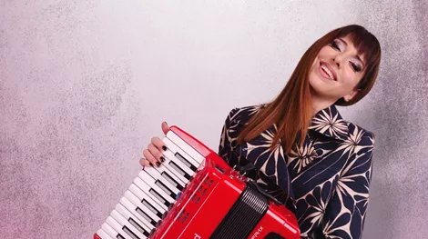 Η Μιρέλα Πάχου προσπαθεί να μην παίρνει τον εαυτό της υπερβολικά σοβαρά