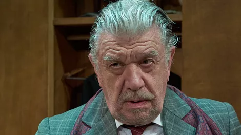 Για τον Γιάννη Βούρο, η αλήθεια δεν είναι ποτέ απλή αλλά ένα θέατρο συνειδήσεων