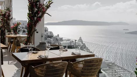 Ο οδηγός Michelin πάει Θεσσαλονίκη και Σαντορίνη