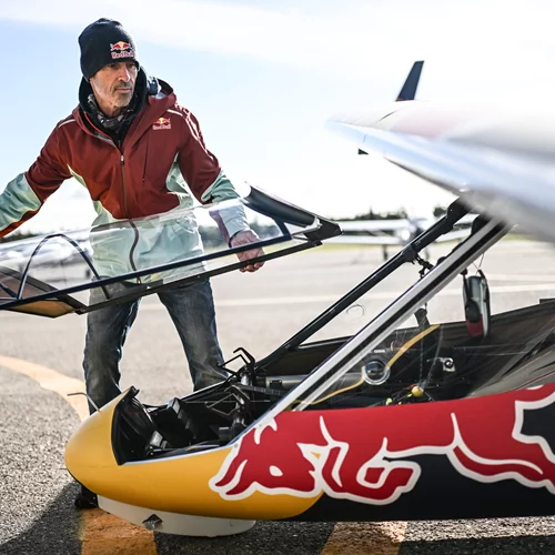 Όταν η ανθρώπινη δύναμη απογειώνει αεροσκάφος