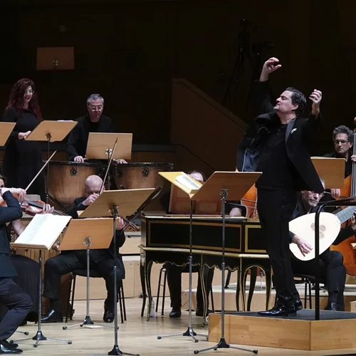 Κάνουμε ποδαρικό στο 2025 μετά μουσικής