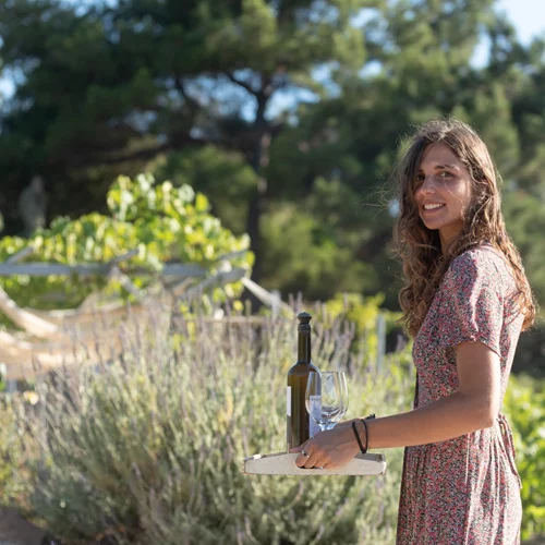 Φύγαμε για Κτήμα Αφιανές; Με θέα το Αιγαίο ένα ποτήρι κρασί δεν φτάνει