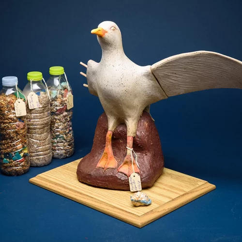 Η έκθεση "Pott / Pott" διερευνά τη δημώδη παράδοση