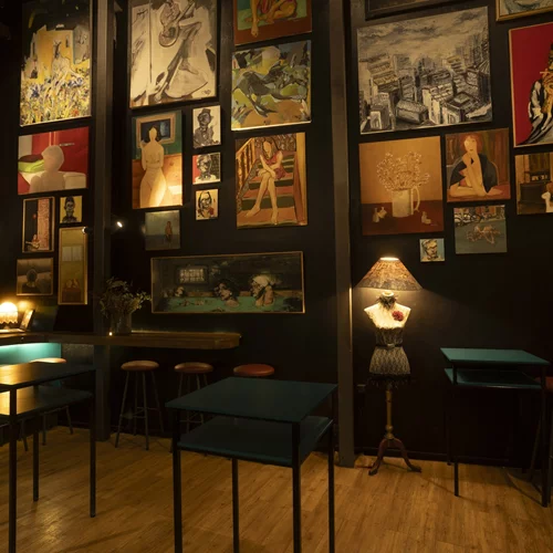 Τα πολλά πρόσωπα της "Μαύρης Πάπιας"