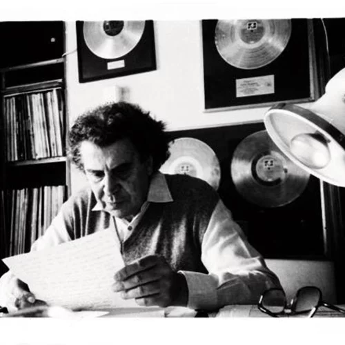 Tο 2025 ανακηρύσσεται έτος Μίκη Θεοδωράκη