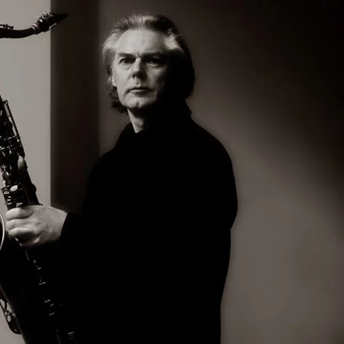 Ο θρίαμβος της απλότητας στη σκιά της Ακρόπολης από τον Jan Garbarek