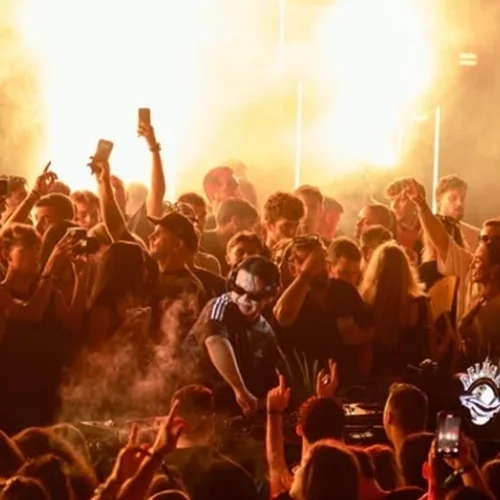 Στον Πύργο Πειραιά, για ένα ηλεκτρονικό mega πάρτι