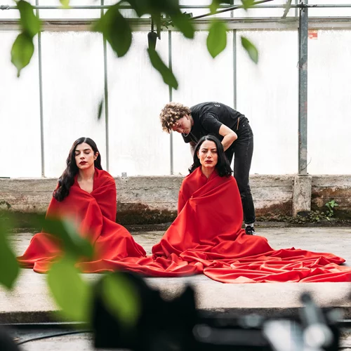 Η Έφη Σπύρου δημιουργεί τo πρώτο φιλμ-μανιφέστο της σύγχρονης γυναικείας καλλιτεχνικής φωνής