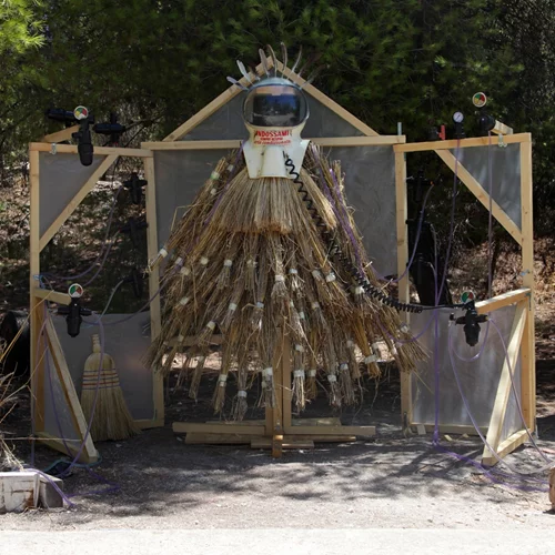 Η έκθεση "Home Μπάλτιζα work in progress" μας ταξιδεύει στο λιμάνι των Σπετσών