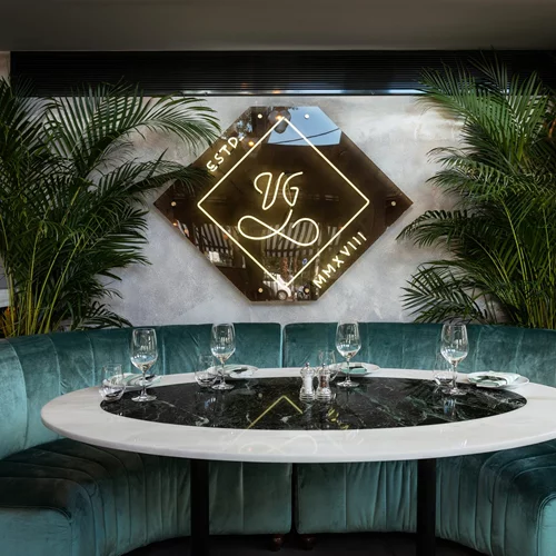 "Burger Joint" και "Gloria Gati" στρέφουν το ενδιαφέρον στην πλατεία Καρύτση