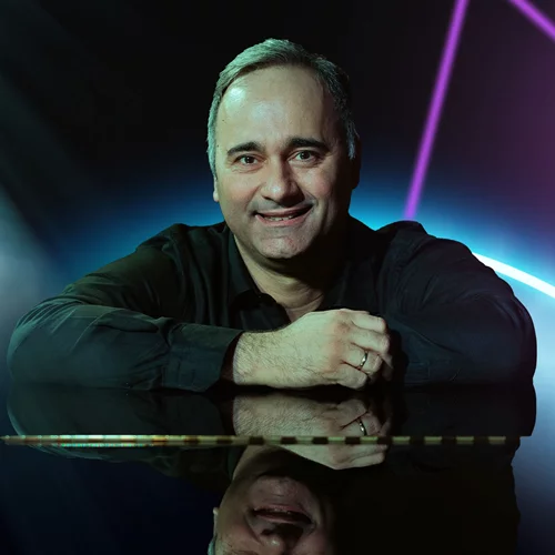 Μια νοσταλγική βραδιά piano-bar με τον Κώστα Τσαγγαρίδη στο Μέγαρο