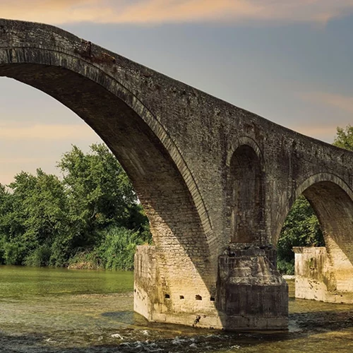 "Ο Πρωτομάστορας": Η μουσική τραγωδία του Μανώλη Καλομοίρη στο Δημοτικό Θέατρο Ολύμπια