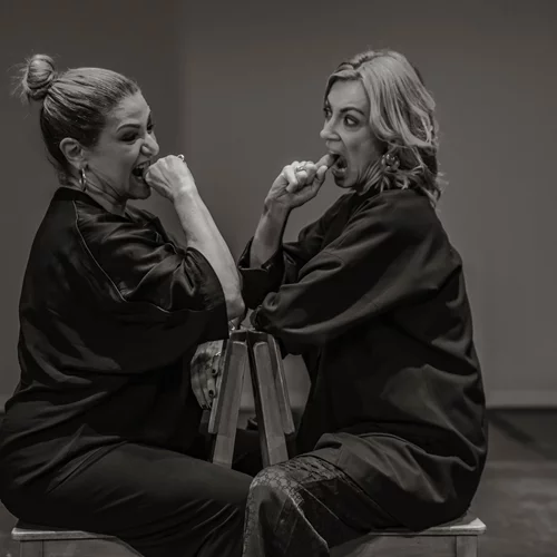 "Λες και ήταν χθες": Μια παράσταση αφιερωμένη στον Αλέκο Σακελλάριο στο Θέατρο Κολλεγίου Αθηνών