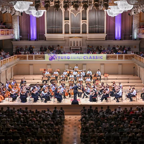 Ο Βασίλης Βαρβαρέσος και ο Διονύσης Γραμμένος συμπράττουν με την Ελληνική Συμφωνική Ορχήστρα Νέων