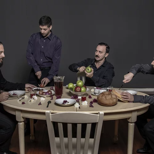 "…Kαλά, εσύ σκοτώθηκες νωρίς": To αφήγημα-μαρτυρία του Χρόνη Μίσσιου στη σκηνή του Θεάτρου 104