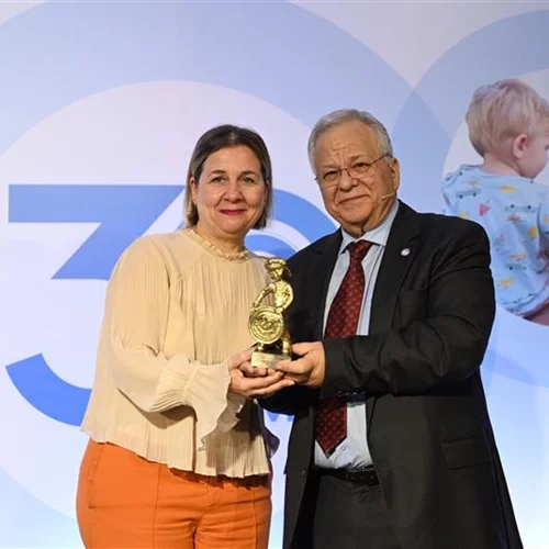 ΑΒ Βασιλόπουλος: Βραβείο "Ανδρέας Γιαννόπουλος" από "Το Χαμόγελο του Παιδιού" για τη διαχρονική κοινωνική της προσφορά