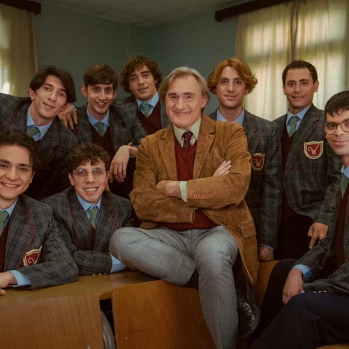 Από το σελιλόιντ στο σανίδι: Οι παραστάσεις που φέρνουν το σινεμά στο θέατρο