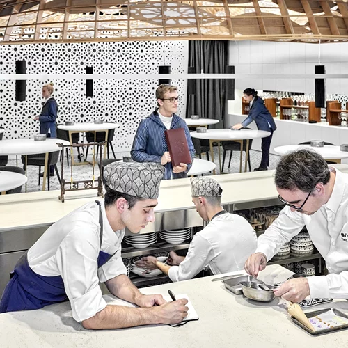 Paco Morales: Ο 3άστερος γαστρο-αρχαιολόγος της Κόρδοβα μας εξηγεί πώς σερβίρει γαστρονομική ιστορία