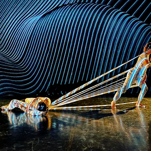 Το GesamtAtelier επιστρέφει στην Αθήνα με τη διαμεσική παράσταση "Loom" στο πλαίσιο του  Χορός@Μegaron Underground