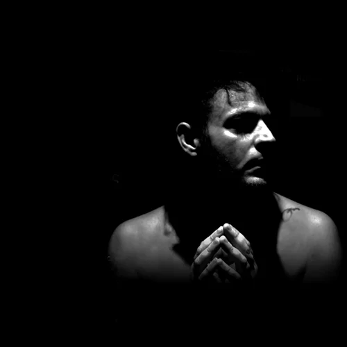 Ο Rous σε μια "συναυλία στο σκοτάδι"