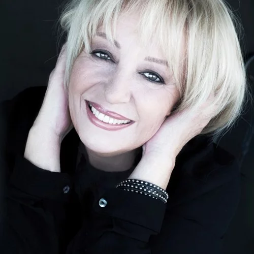 Μια μουσική αναδρομή στην πορεία της Αλέκας Κανελλίδου