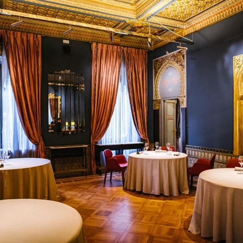 Λάμψη αστεριών στον ουρανό της Ιταλίας και μια τριάστερη "Villa"