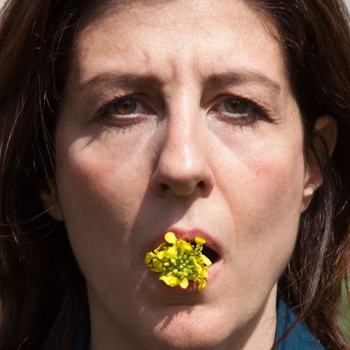 Γυναίκα από "Ατσάλι"  η Γιασεμί Κηλαηδόνη