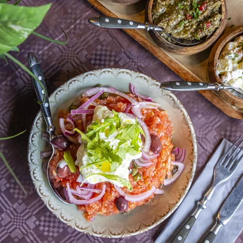 Στο Αιγάλεω, για γεύσεις που θυμίζουν την κουζίνα της γιαγιάς