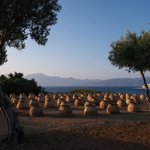 Η "Ενάρετη Σπείρα" της Δανάης Στράτου βρήκε το μόνιμο σπίτι της