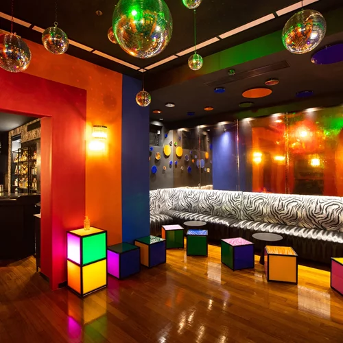 Ντισκόμπαλα ...  Χορεύουμε;