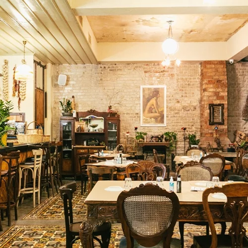 Στο "Καφενείο Στου Μήτσου" η Θεσσαλονίκη αγαλλιάζει