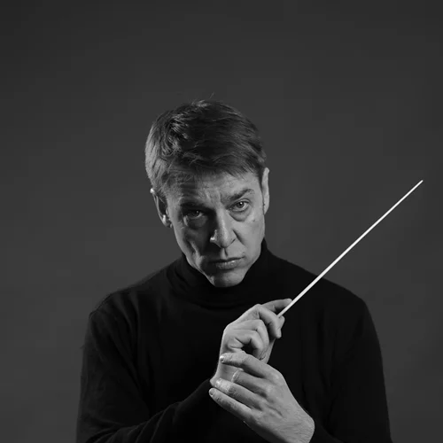 Ο αρχιμουσικός Stefan Geiger διευθύνει την Underground Youth Orchestra