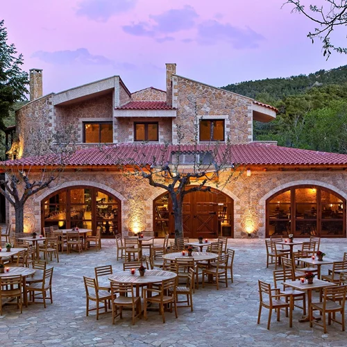 Στα Κιούρκα, για μια ιστορική ταβέρνα του 1918