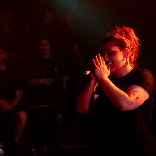 Χαρά: Χιπ χοπ χάρισμα, έκσταση, αλλά και πλαδαρότητα, στο χαλαρά γεμάτο "An Club"