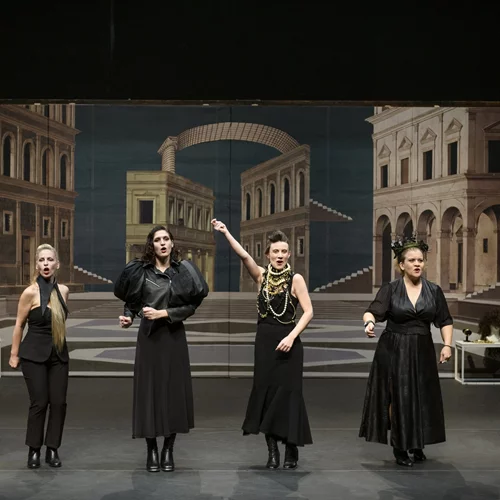 Τα κατασκευασμένα συμφέροντα