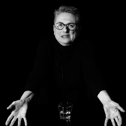 Έμμονες Ώρες στον Τόπο της Πραγματικότητας