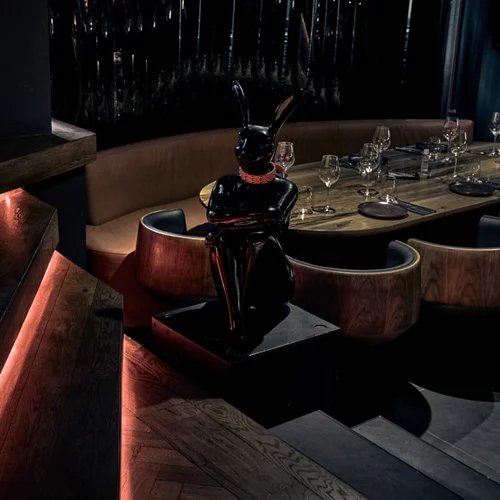 "Dry & Raw Kolonaki": Beats, ατμόσφαιρα και ελληνικό wagyu στο Κέντρο